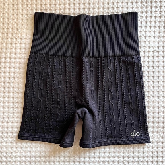 ALO High Rise Seamless Cable Knit Shorts 4” - Black - Picture 1 of 3